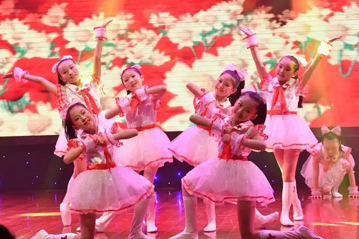 安徽合肥放飞七彩梦想舞动多姿童年