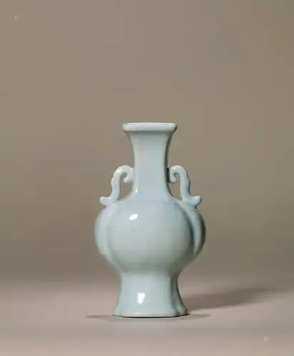 【清乾隆 粉青釉双耳壁瓶】拍卖品_图片_价格_鉴赏_清代单色釉瓷器