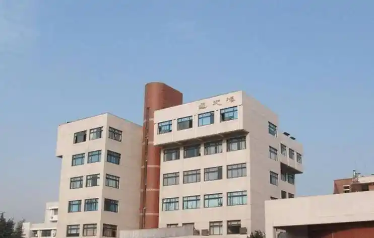 跳出香港城市学校的建设,邵逸夫支出的教育资金在全中国都有迹可循,这