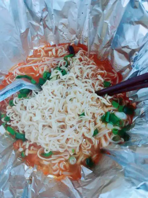 锡纸泡面  真的是泡面呀无非就是锡纸入味而已   和锡纸面一样挺好吃