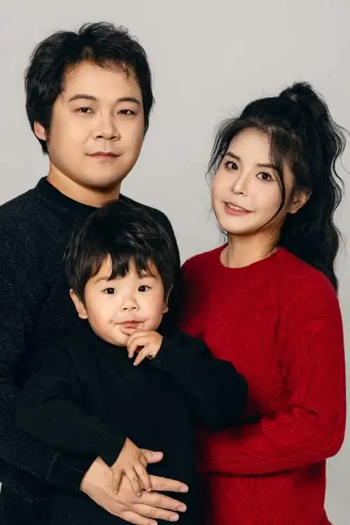 米粒全家福  真的爱了 06这组简约亲子照 好nice  这组亲子照感觉真