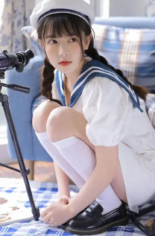 高颜值美女水手服诱人美腿写真图片