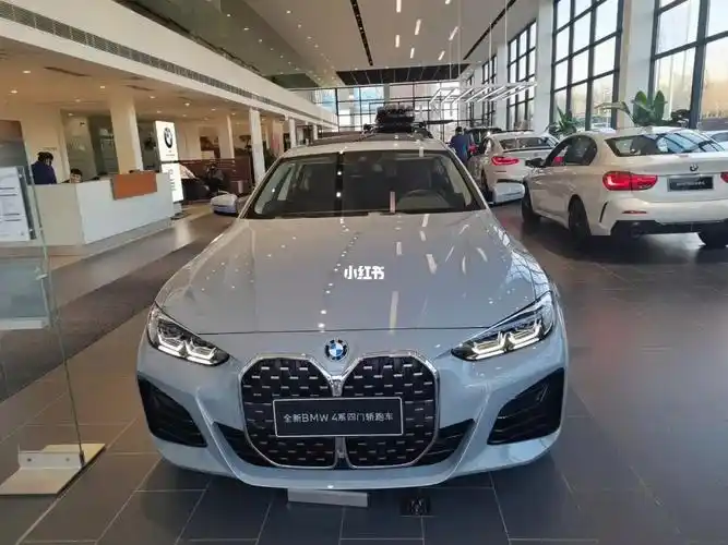 就是一张好看的脸,宝马4系,易烊千玺代言款#宝马4系  #易烊千玺宝马