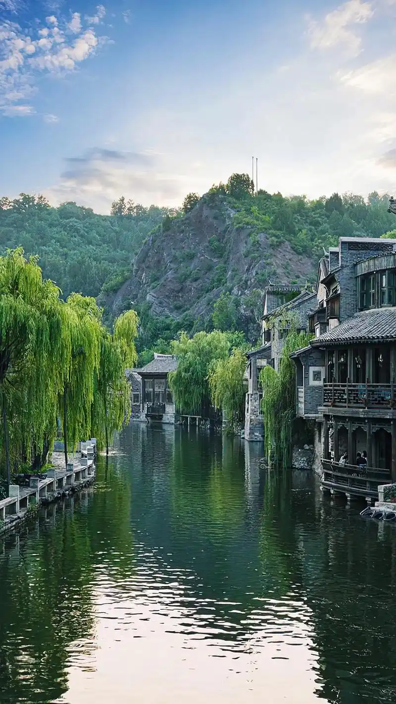 这里不是江南,这里是位于北京市密云区古北口镇司马台村的古北水镇