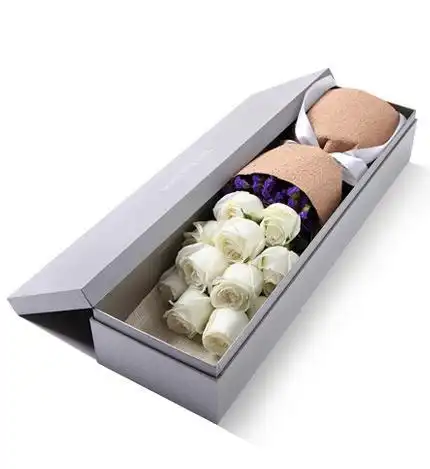 【花礼】11朵玫瑰铁山灰枪炮礼盒,所谓伊人,在水一方