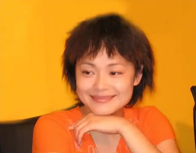 谢园的遗孀邱悦:含泪告别亡夫,最大的遗憾是没能给他生下孩子