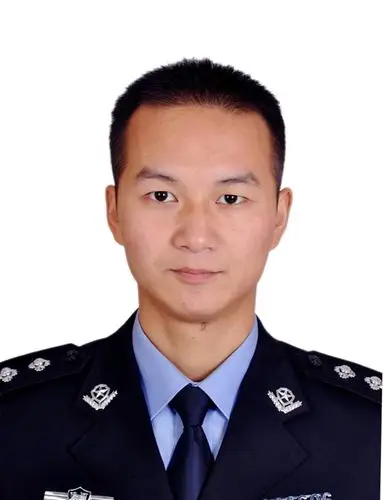 钟奎,男,汉族,1984年12月出生,中共党员,本科文化,一级警司警衔