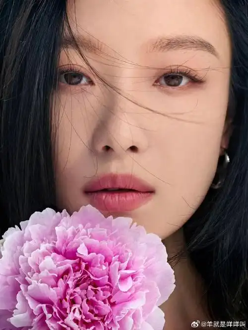 不愧是女明星中的拍照模版!友友快来get同款美照