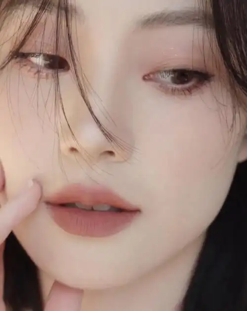 上嘴唇薄下嘴唇厚是什么唇形判断自己是什么唇形