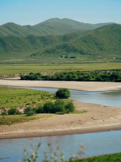 红原月亮湾蜿蜒白河的露营宝藏地