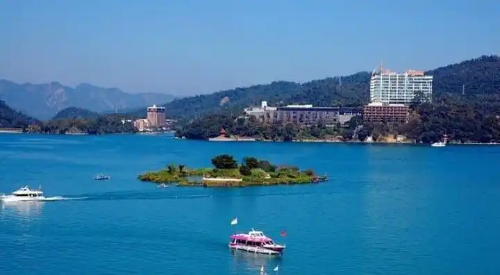 是非常值得一游的景点日月潭是台湾著名的风景区是台湾八景中的绝胜