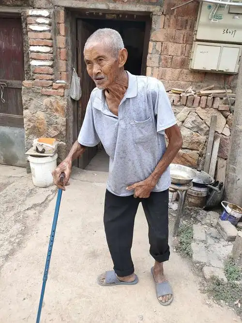 在行动 写美篇时间过得真快,这是18年重阳节那天去看爷爷留下的照片