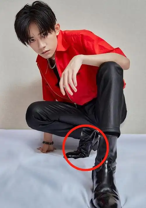 易烊千玺再次担任导师,除了专业点评,脚上鞋子的"高度"更抢镜