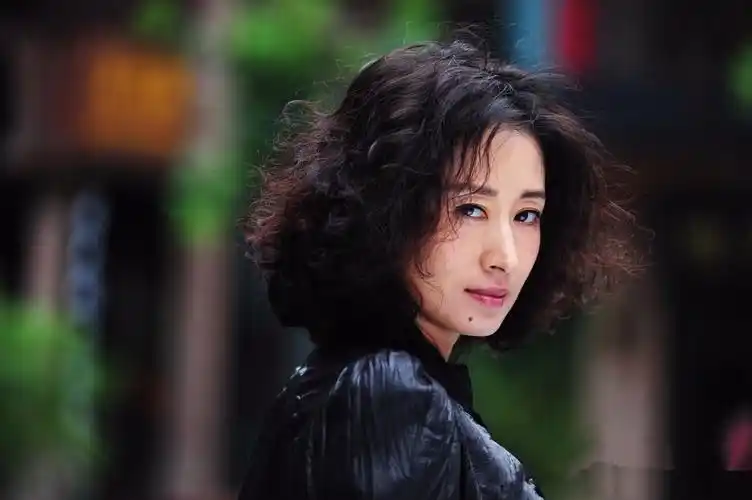 刚拿下大奖的她,虽然人气一直不高,但真的是一个好演员!