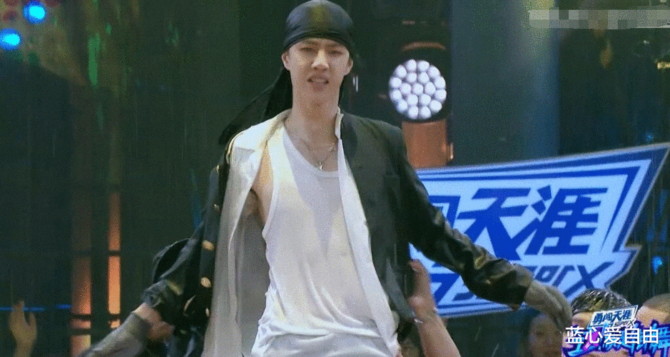 街舞3王一博水舞台太炸了上演湿身诱惑看点大招不断