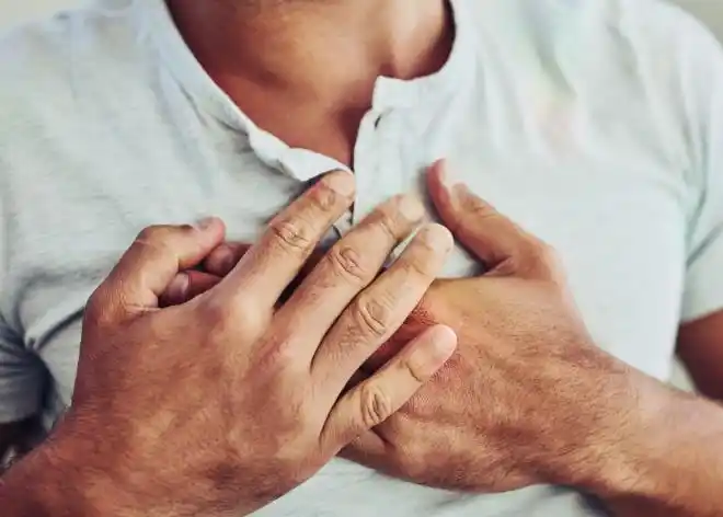 胸部突然"刺痛",是猝死的前兆吗?警惕这两种胸痛-常青藤健康网