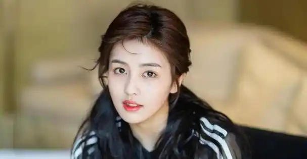 明明长着同一张脸,一个成顶流,一个却死活红不了,连于正都发愁