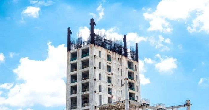 巨人大厦烂尾24年,把"脑白金"创始人害破产,现在卖出去了