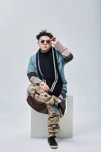 艾福杰尼最新写真曝光 少年释放无限活力