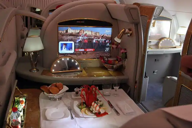 探秘阿联酋航空空客a380豪华头等舱