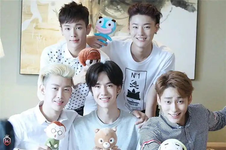 [uniq][新闻]150626 uniq音乐大人物专访公开 逗逼组合来袭