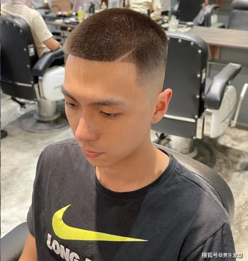 可能更加喜欢追求个性潮流,所以我们在剪寸头发型的时候,可以让理发师