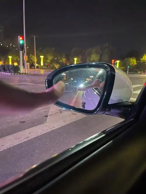 车窗外 #城市的夜晚 #愿所得皆所期 希望九月的秋风能吹来 - 抖音