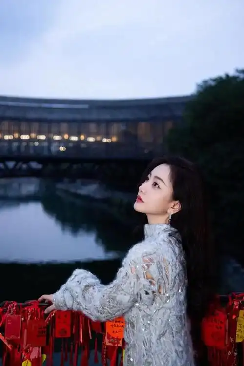 杨蓉垚垚姑娘古城的浪漫676767