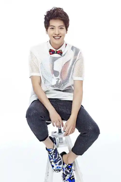 原名徐垚,1983年4月17日出生于山东省济南市,中国内地男演员,毕业于 a