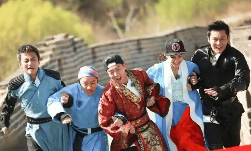 可见当时的跑男团是有很多人支持的呀,如今放眼望去,能够一家人一起追