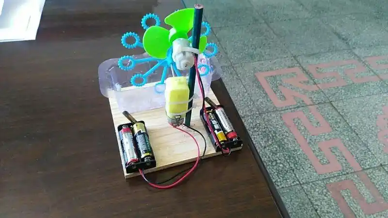 科技引领发展创新成就未来 ———黑水镇小学第二届小发明小制作大赛