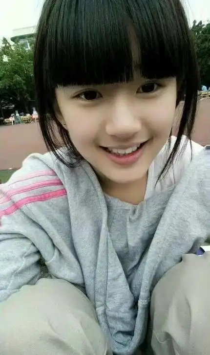 赵露思厚刘海旧照