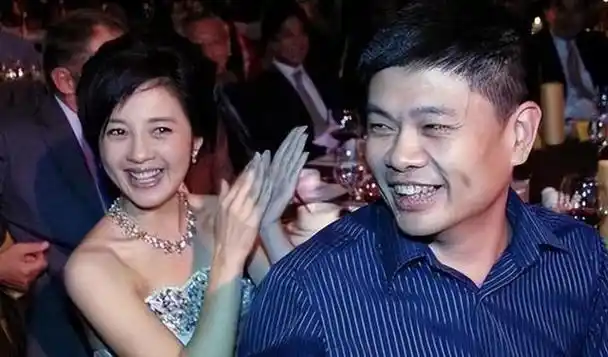 许戈辉:央视最可恶主持,怀着孕赶走原配嫁入豪门,最后遭央视辞退