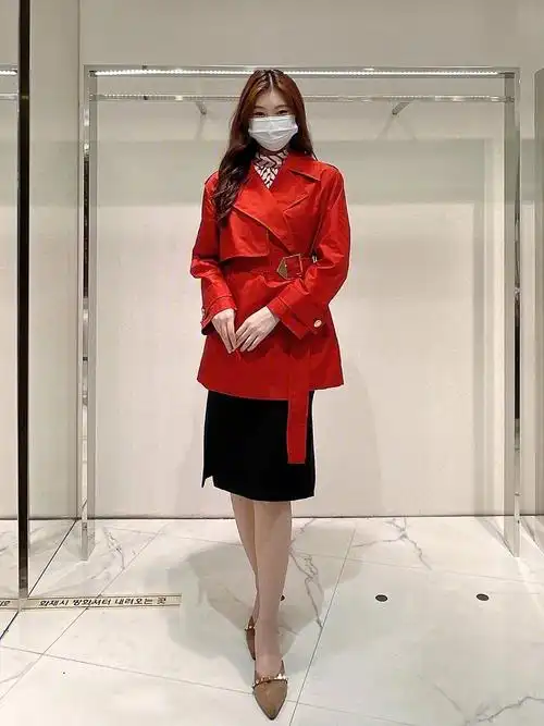 ootd干净利落的红色风衣小外套