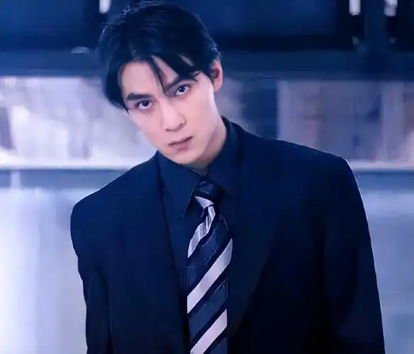 48岁吴彦祖再次获国际大奖 网友:怎么这么像李咏?_获奖_李小龙_武术