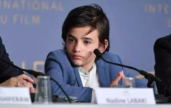 饰演赞恩的赞恩·阿尔·拉菲亚,本身就是一个叙利亚难民.