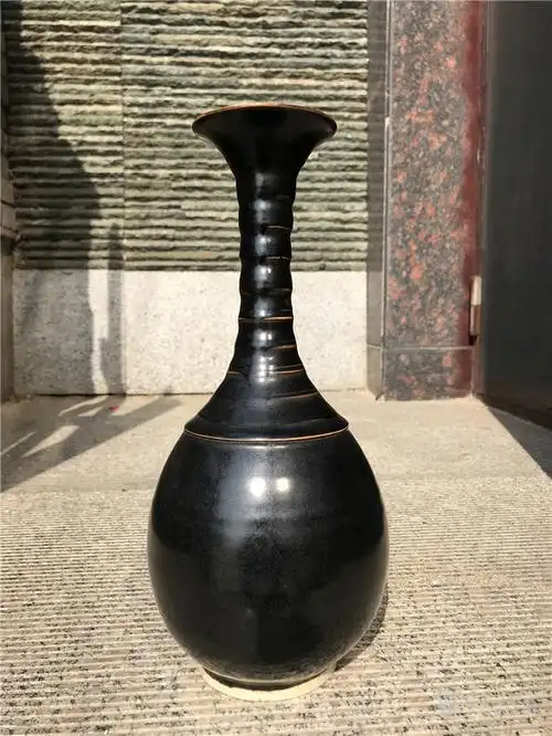 定窑 黑定长颈瓶
