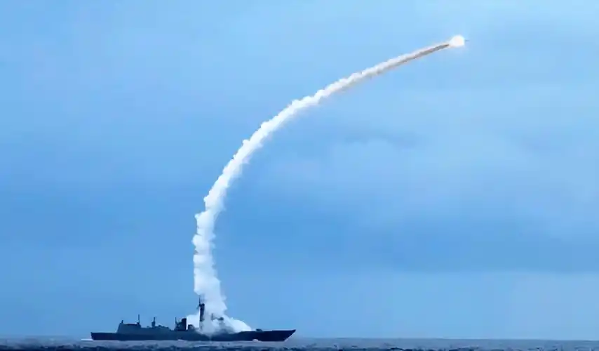 中国鹰击18公开亮相,拥有600公里的射程,专打美航母眼睛_先进导弹