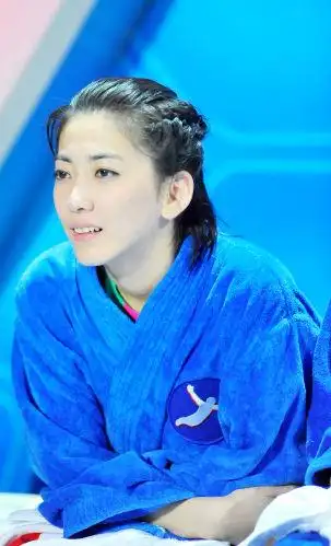 刘忻刘忻跳水英姿新浪娱乐讯 经过前4轮淘汰赛后,在5月10日江苏卫视