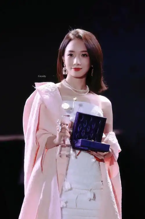 孟美岐亚洲音乐盛典