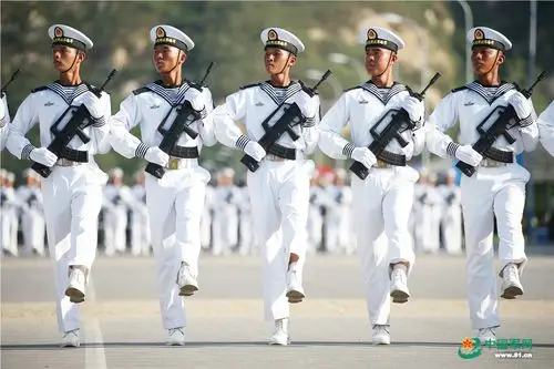 一袭白衣威武霸气,海军方队高清大图来袭 - 中国军网
