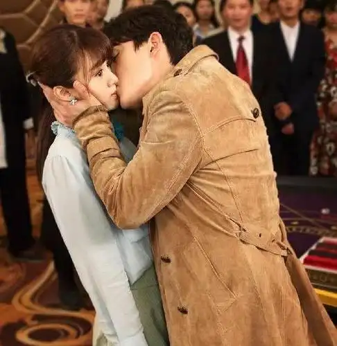 朱一龙最新吻戏曝光和安悦溪上演甜蜜壁咚居美人羞到耳朵红了