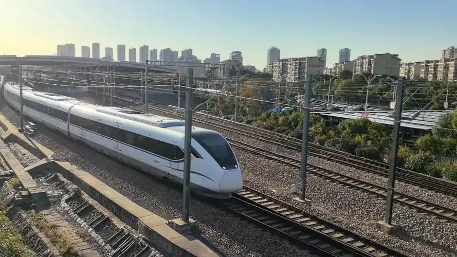 crh6f-0477 金山卫站出站 懒得剪了 随便放点上来