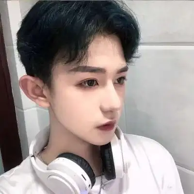 奶狗可爱男生头像