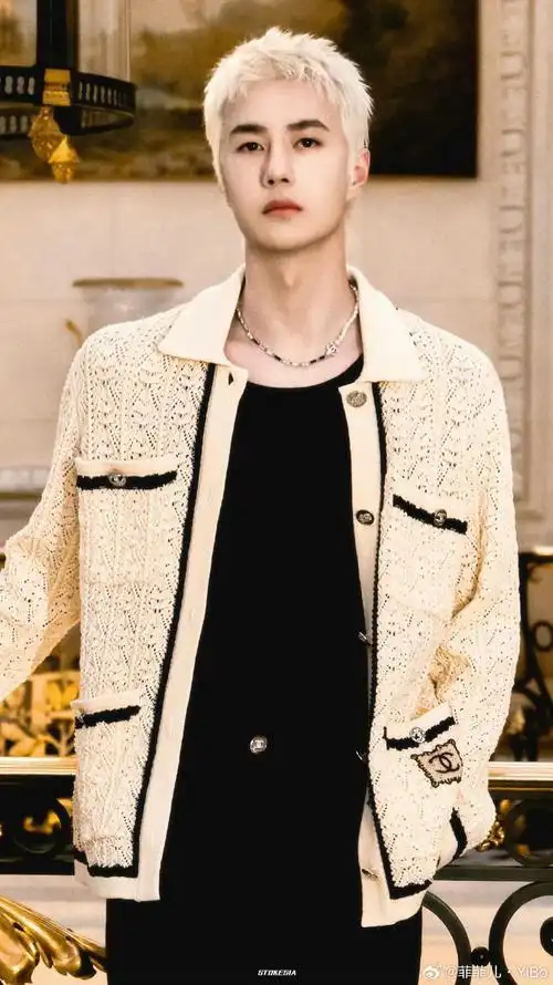 王一博#人间香奈儿贵公子王一博时尚感爆棚巨潮巨帅@uniq-王一博屯