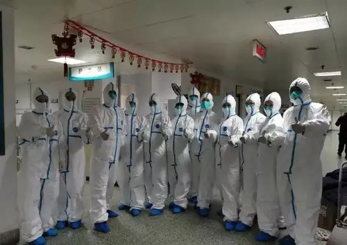 这些感人瞬间,是我们抗击疫情的信心