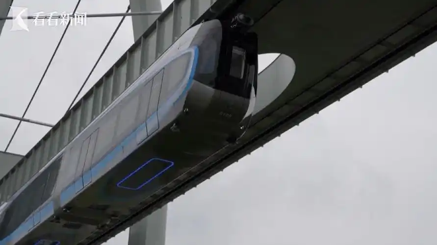 武汉光谷悬挂式单轨列车开通试乘_运行_运营_智能化