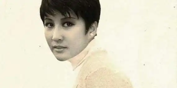 据悉,丁佩因身体原因已经息影,看了丁佩图片,年轻时的照片,是不是会