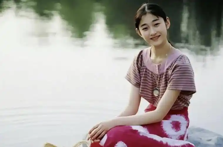 李小冉小时候是这样的↓陈数说,当他们在北吴上学的时候,当同学们还是