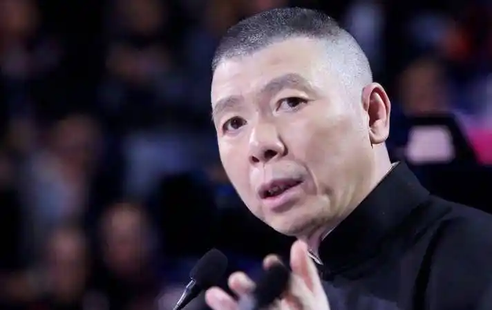 回顾:冯小刚多年白癜风消失,脸上光溜模样变化大,自称没吃任何药